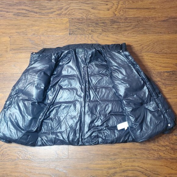 J. CREW Black Shiny Woman's Puffer Jacket -Size Medium - Picture 6 of 6